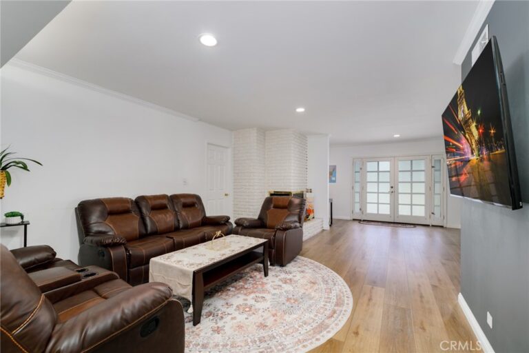 717 E Laurel Avenue, Glendora