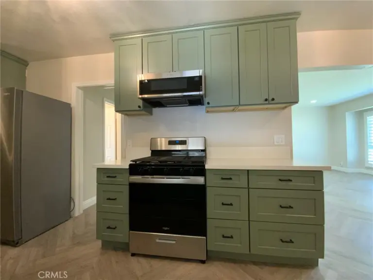 761 W 6th, Ontario