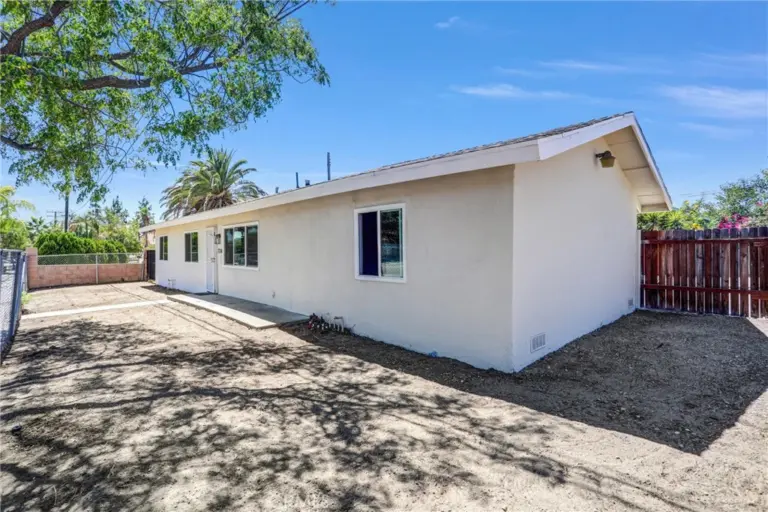7716 Juniper Avenue, Fontana