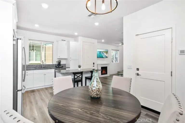 817 Cranberry Way, Upland