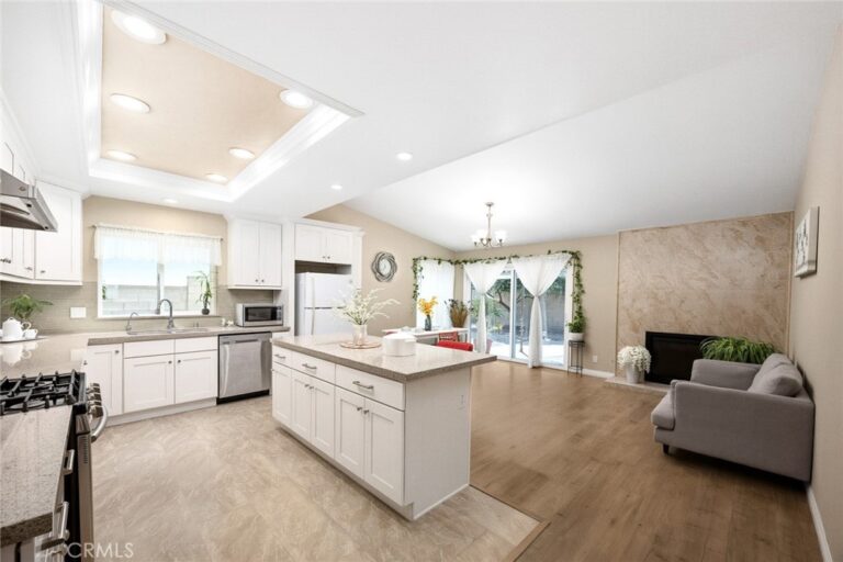835 Jacaranda Street, Ontario