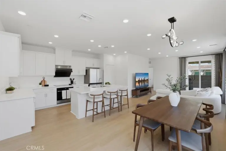 8542 Cougar Court, Chino