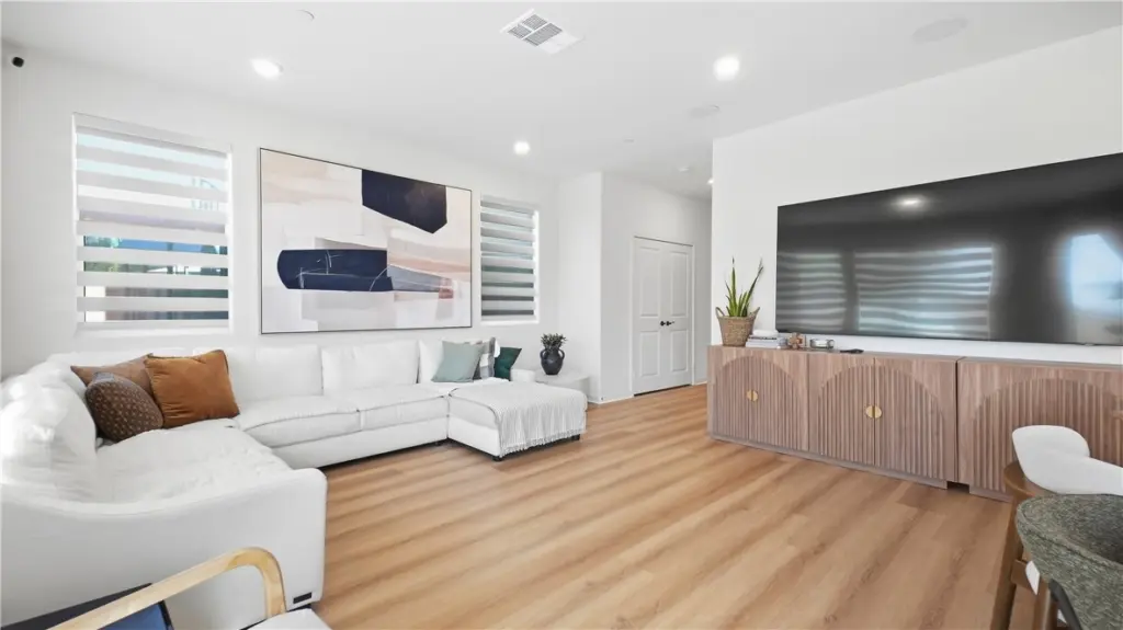 889 Campbell, Pomona