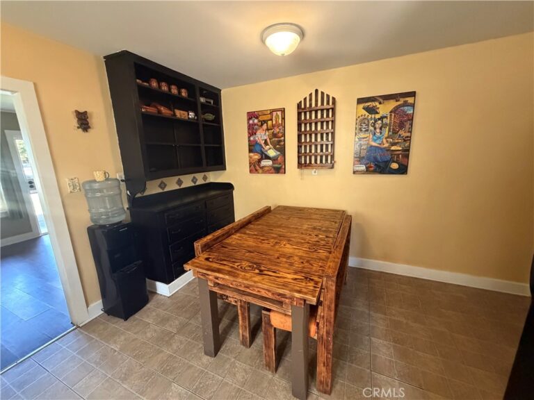 936 N Laurel, Ontario