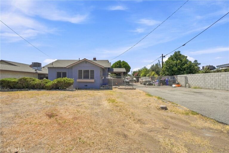 9606 Palmetto, Fontana