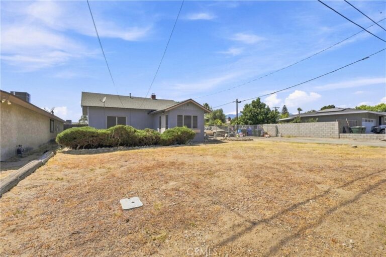 9606 Palmetto, Fontana