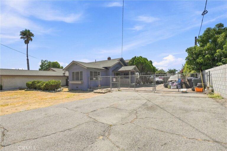 9606 Palmetto, Fontana
