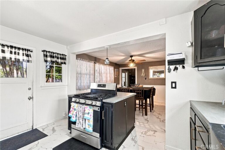 9606 Palmetto, Fontana