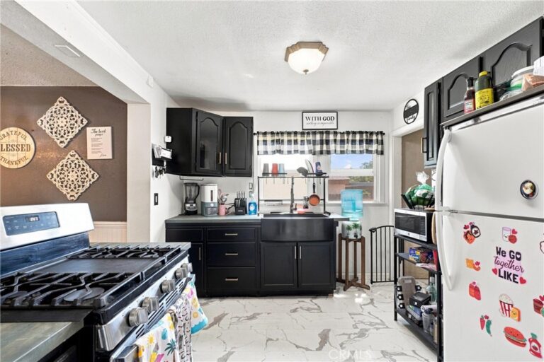 9606 Palmetto, Fontana