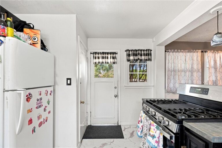 9606 Palmetto, Fontana