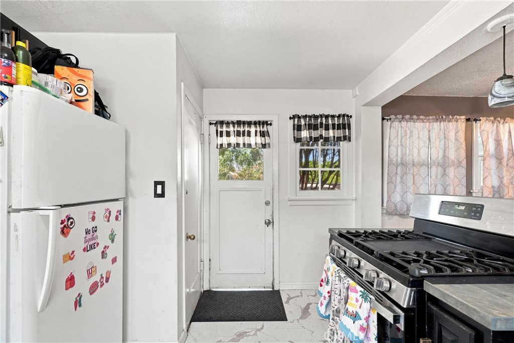 9606 Palmetto, Fontana